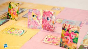 夫妻卖卡牌、年入100亿，揭秘比泡泡玛特更暴利的生意