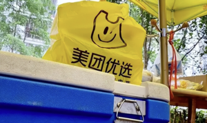 美团低调安内，高调攘外
