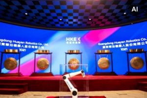 今天，港交所被挤爆：四个IPO敲锣